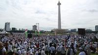 Suasana aksi damai 212 di Silang Monumen Nasional (Monas), Jumat (2/12), (Adrian Putra/Bintang.com)