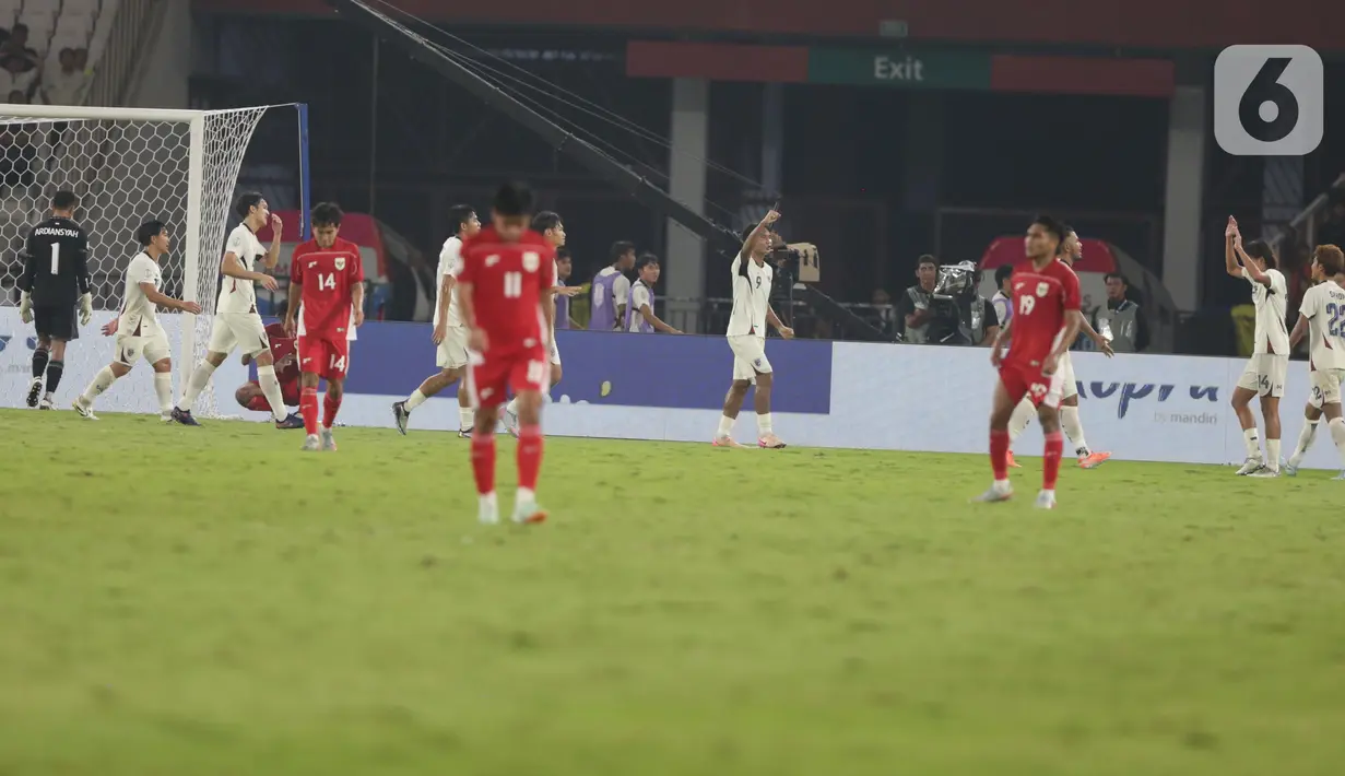 Gawang Indonesia bobol pada menit ke-60. Kesalahan Timnas Indonesia U-23 di lini tengah bisa dimaksimalkan oleh Yotsakon Burapha. (Liputan6.com/Helmi Fithriansyah)