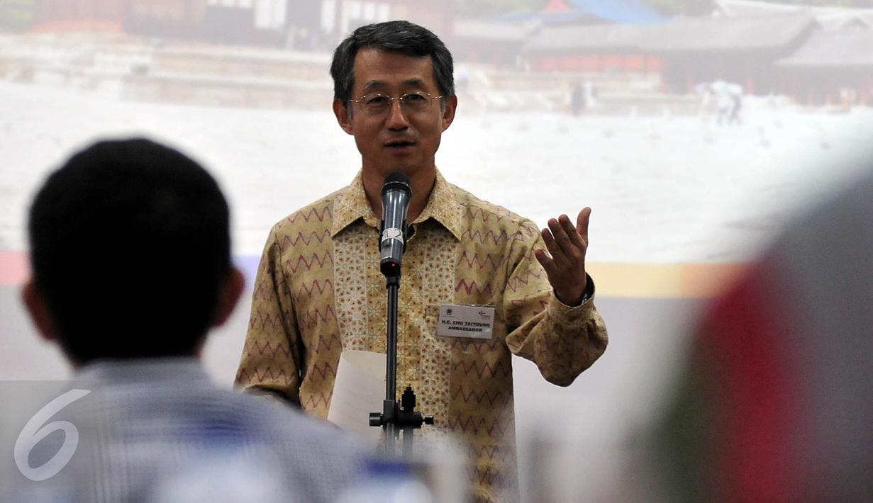 Dubes Korsel untuk Indonesia, Cho Taiyong memberi sambutan saat Ramah Tamah dengan para jurnalis, Jakarta, Kamis (10/12/2015).  Cho Taiyong berterimakasih kepada para jurnalis yang memperkenalkan kebudayaan Korea di Indonesia. (Liputan6.com/ Johan Tallo)