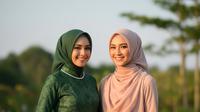 Gamis Polos Kombinasi Renda Modern 2025. Foto: Gemini
