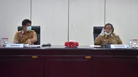 Gubernur, Longki Djanggola dan Sekprov Sulteng saat menghadiri rapat pembahasan penanganan Covid-19 di Sulteng, Selasa (31/3/2020). (Foto: Humas Pemprov Sulteng)