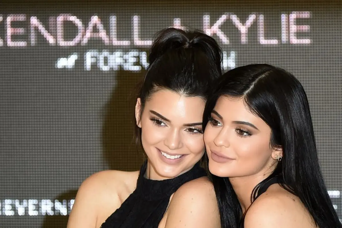 [Bintang] Sister Goals! 7 Bukti Eratnya Persaudaraan Kylie-Kendall Jenner