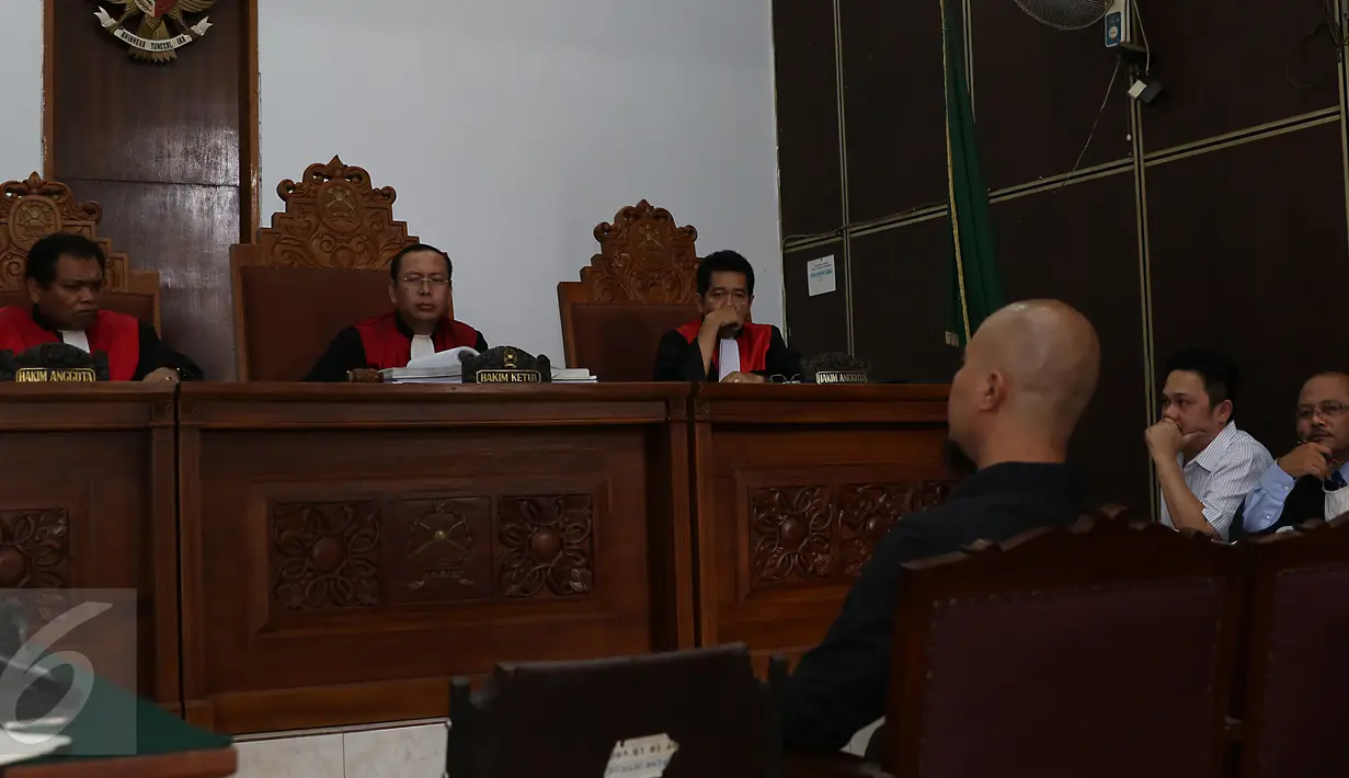 Suasana sidang lanjutan kasus pencemaran nama baik yang dilakukan Farhat Abbas kepada musisi Ahmad Dhani di Pengadilan Negeri Jakarta Selatan, Kamis (19/11). Sidang hari ini menghadirkan Ahmad Dhani sebagai saksi. (Liputan6.com/Herman Zakharia)