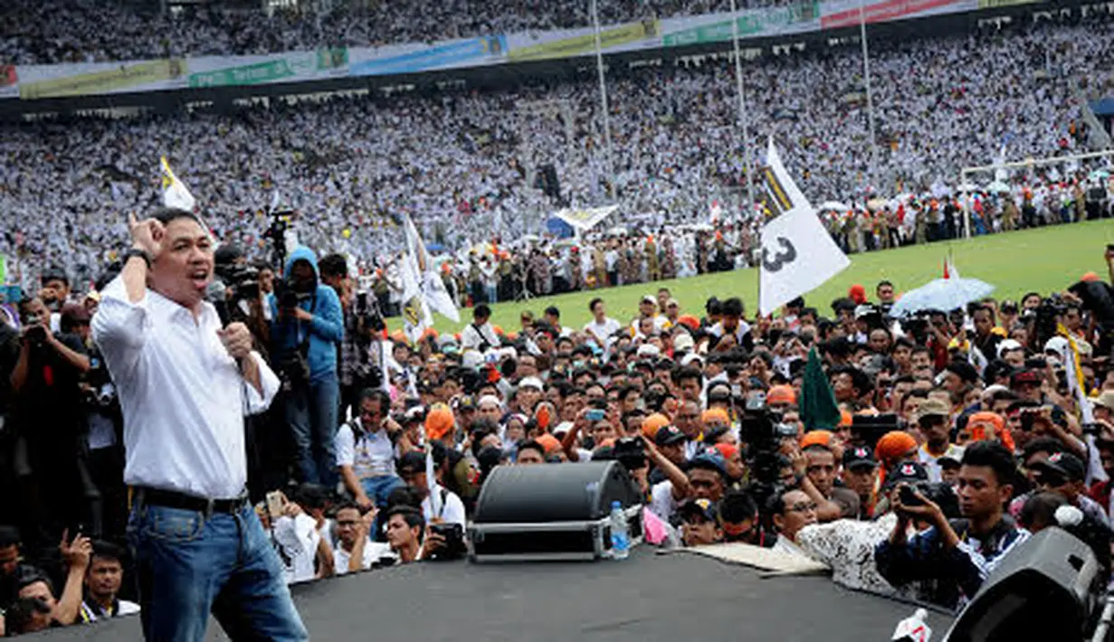 Dihadapan ratusan ribu kader PKS di Stadion GBK Jakarta, Anis Matta (Presiden PKS) menyatakan keyakinannya akan meraih kemenangan dalam Pemilu 2014 (Liputan6.com/Helmi Fithriansyah)