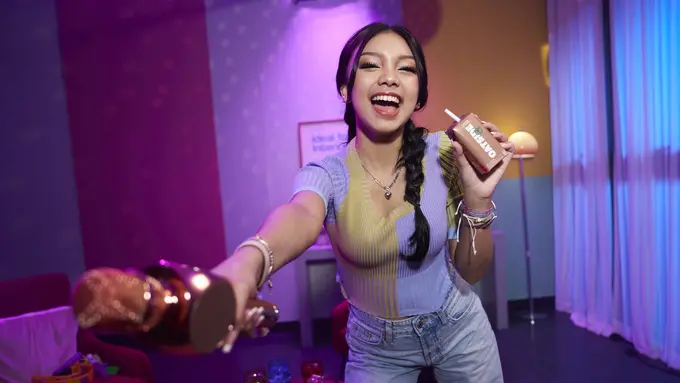 Naura Ayu Ajak Remaja Indonesia Tetap Semangat dengan Varian Terbaru dari OATSIDE