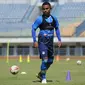 Bek sayap Persib Bandung Ardi Idrus mengikuti sesi latihan di Stadion Gelora Bandung Lautan Api (GBLA), Rabu (19/8/2020). (MO Persib Bandung)