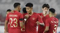 Bek Timnas Indonesia, Fachruddin Aryanto, merayakan kemenangan atas Timor Leste pada laga Piala AFF 2018 di SUGBK, Jakarta, Selasa (13/11). Indonesia menang 3-1 atas Timor Leste. (Bola.com/M. Iqbal Ichsan)