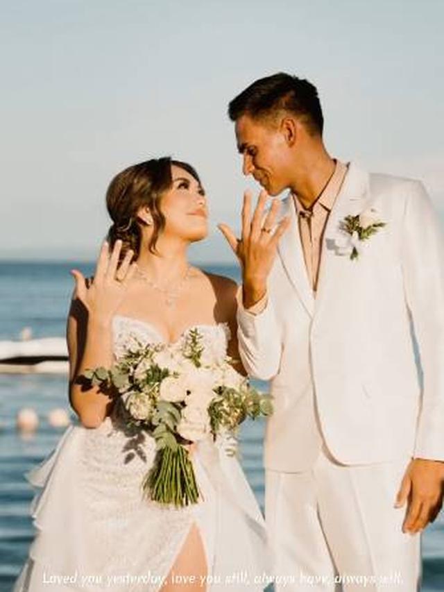 7 Potret Resepsi Pernikahan Amanda Gonzales dan Christian Rontini di Pinggir Pantai