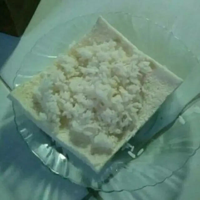 6 Potret Roti hingga Burger Pakai Topping Nasi Ini Bikin Senyum Tipis