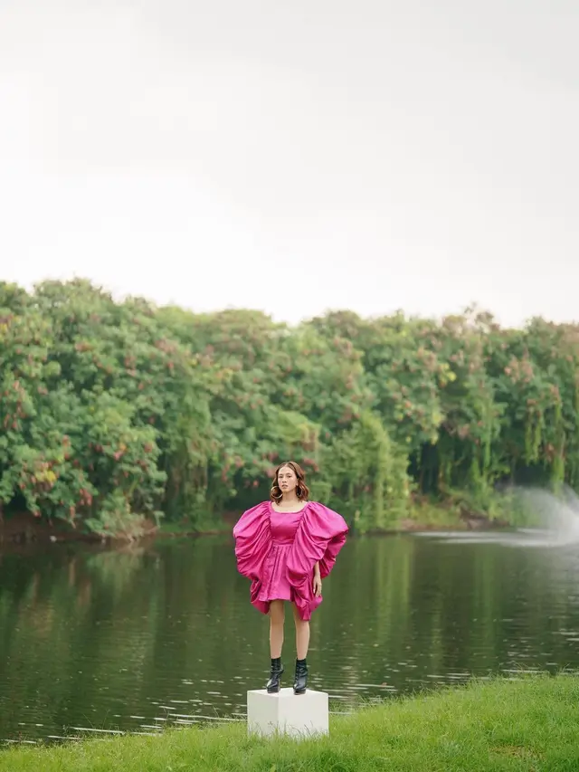 7 Gaya Pemotretan Adhisty Zara dengan Tema The Sweetness of Summer, Curi Perhatian