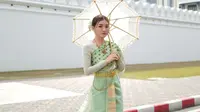 Penuh Keseruan Mengenyangkan, 5 Momen Sarwendah Ketagihan Mencicipi Kuliner Unik di Bandara Thailand
