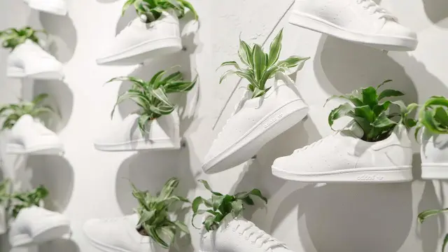 Adidas Rancang Sepatu Vegan Berbahan Kulit Jamur