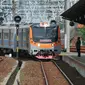 PT Kereta Api Indonesia (KAI) kembali mengoperasikan lintas Jakarta Kota-Tanjung Priok, Jakarta, Senin (21/12). Pengoperasian rute akan difasilitasi oleh commuter line yang dioperasikan oleh PT KAI Commuter Jabodetabek (KCJ). (Liputan6.com/Yoppy Renato)