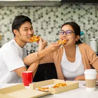 ilustrasi makan bersama/ShutterOK/Shutterstock
