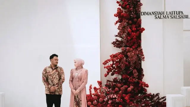 Kebaya Panjang Modern Warna Mauve ala Salma Salsabil (Foto: Instagram @salmasalsabil12)