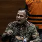 Ketua KPK Firli Bahuri memberikan keterangan pers terkait penahanan tersangka Kepala Subbagian Penerapan Pidana dan HAM Bagian Penerapan Hukum Biro Bankum Divisi Hukum Polri pada Mabes Polri AKBP Bambang Kayun di Gedung Merah Putih KPK, Jakarta, Selasa (3/1/2023). KPK resmi menahan Bambang Kayun yang diduga menerima suap sebesar Rp50 miliar dan Rp1 miliar terkait pemalsuan surat dalam perebutan hak waris perusahaan kapal, PT Aria Citra Mulia. (Liputan6.com/Johan Tallo)