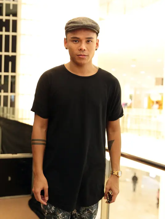 Bagi solois yang baru saja mengeluarkan video klip single terbarunya berjudul 'I Want You, Love' ini tato merupakan karya seni yang abadi melekat ditubuh selamanya. (Adrian Putra/Bintang.com)