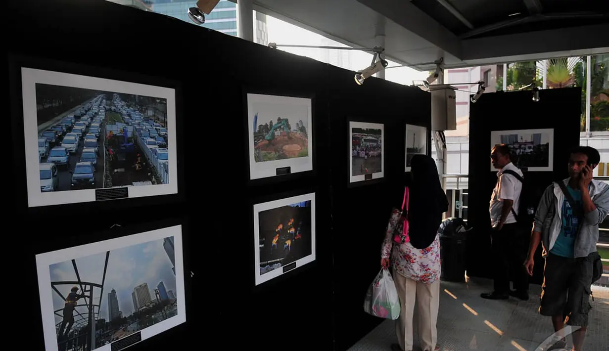 Pameran yang memanfaatkan ruang publik tersebut berlangsung hingga 2 November mendatang, Jakarta, Jumat (31/10/14). (Liputan6.com/Johan Tallo)