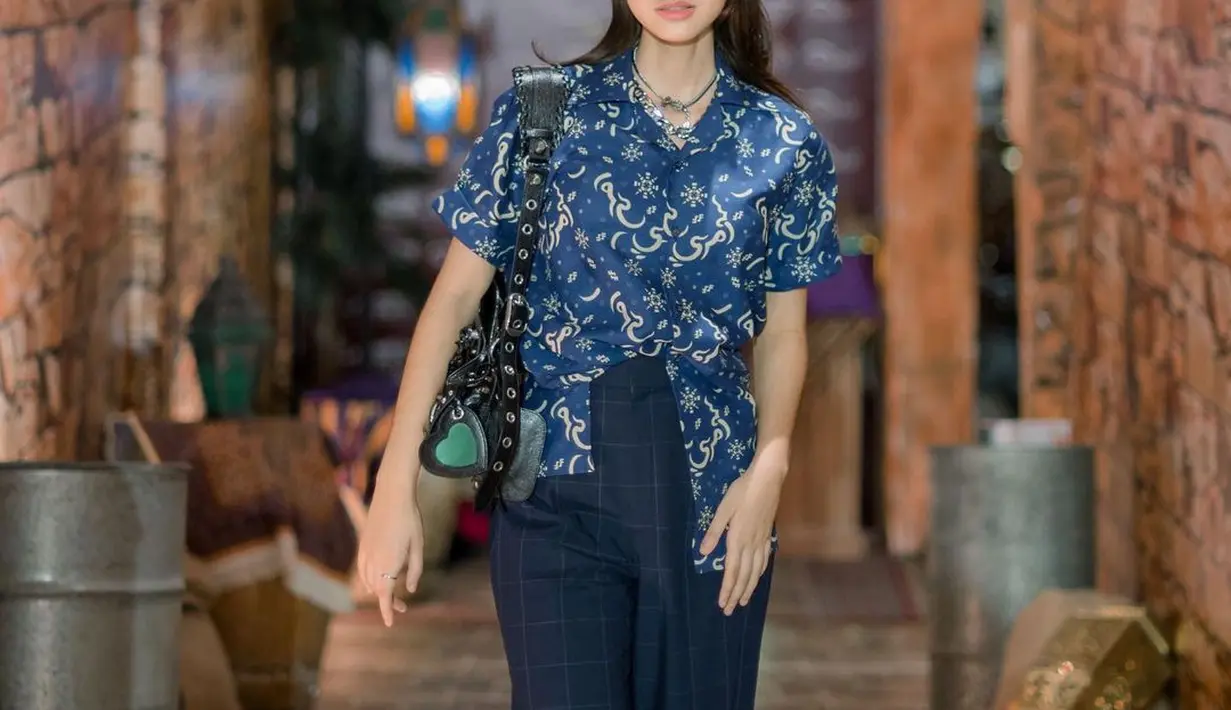 Selain bakat dalam bidang tarik suara, penampilan remaja 17 tahun itu juga tak luput dari sorotan. [Foto: IG/therealaisamaisa].