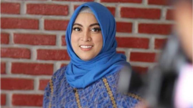 Hadiri Pemakaman Jane Shalimar, Mantan Suami: Sesama Muslim Dianjurkan Mengantar ke Peristirahatan Terakhir - Vimarsana News