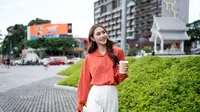 Tampil Fresh di Bulan Kemerdekaan, Ini Rekomendasi Lip Tint dan Parfum Wanita untuk Daily Look
