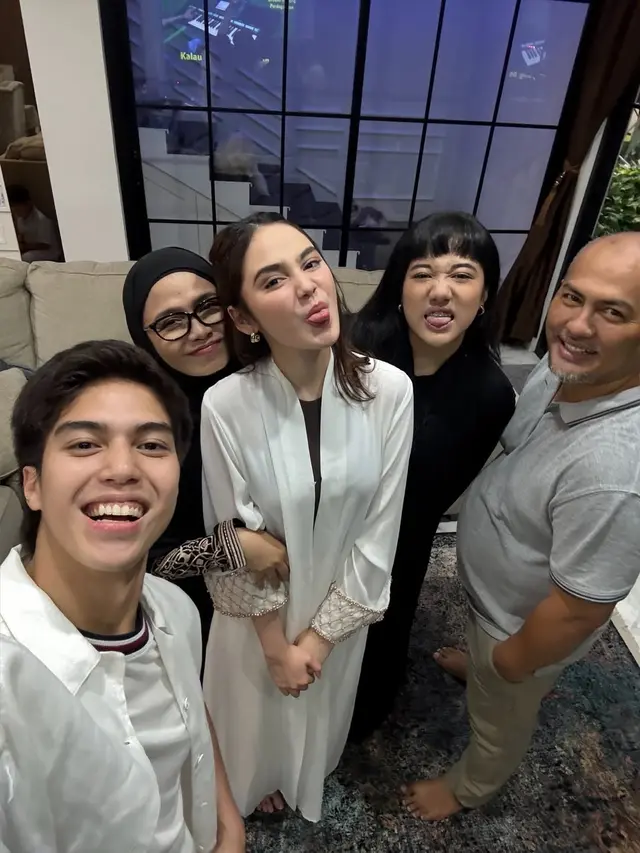 Potret Ruang Keluarga Rumah Syifa Hadju