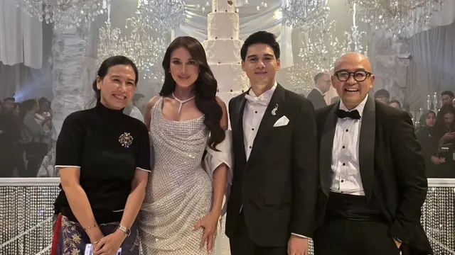 Gaya Pejabat dan Istri Pejabat Hadir Resepsi Luna Maya di Jakarta. [@iwetramadhan]