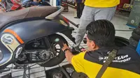 Liburan di Musim Hujan, Jangan Lupa Periksa dan Rawat Ban Sepeda Motor