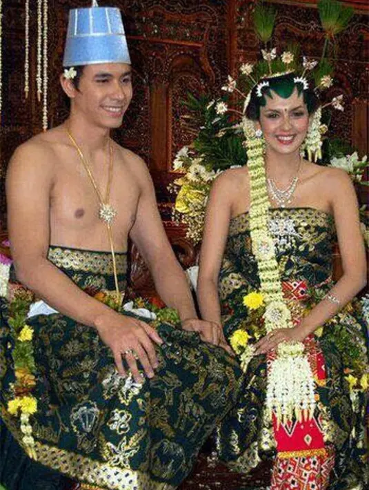 "Kami pacaran enggak lama. Kalau jodoh memang enggak perlu lama-lama, kebetulan aku juga merasa nyaman dengan Darius," ungkap perempuan kelahiran Jakarta, 8 Januari 1979, saat berbincang dengan Bintang.com, Rabu (25/1/2017) sore. (dok. Pribadi)