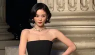 Kim Yoo Jung Tampil Cantik Maksimal di Paris