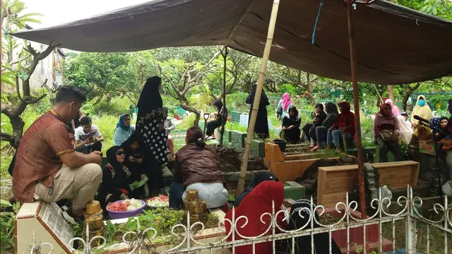 Pemakaman Istri Ustaz Maulana