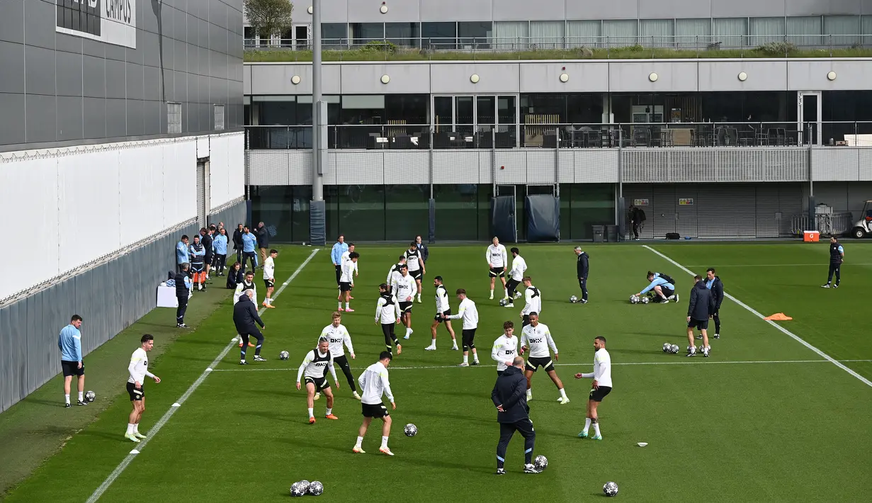 Pertandingan UCL antara City vs Madrid ini dijadwalkan tayang pada Kamis, 18 Mei 2023, jam 02:00 WIB. (AFP/Oli Scarff)