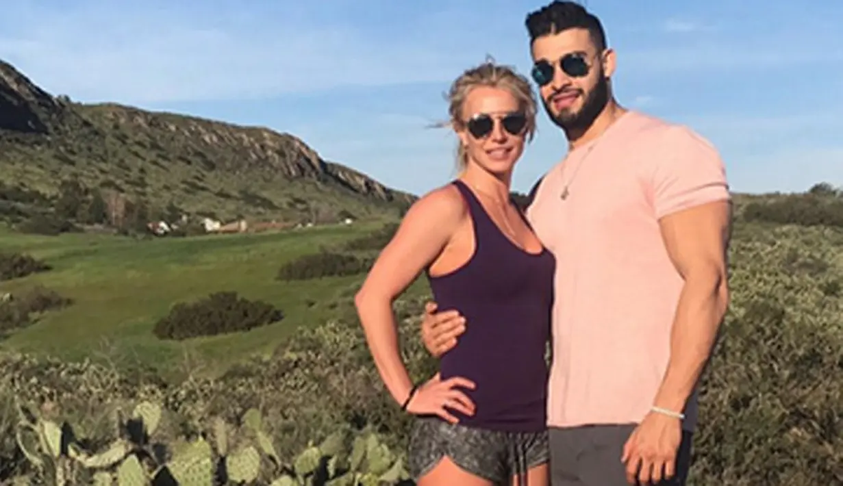 Kemesraan Britney Spears dan Sam Asghari semakin tersorot publik. Keduanya memang sering memamerkan lewat unggahan di akun Instagramnya, namun selain itu ada kabar mengejutkan dari pasangan ini.  (Instagram/britneyspears)