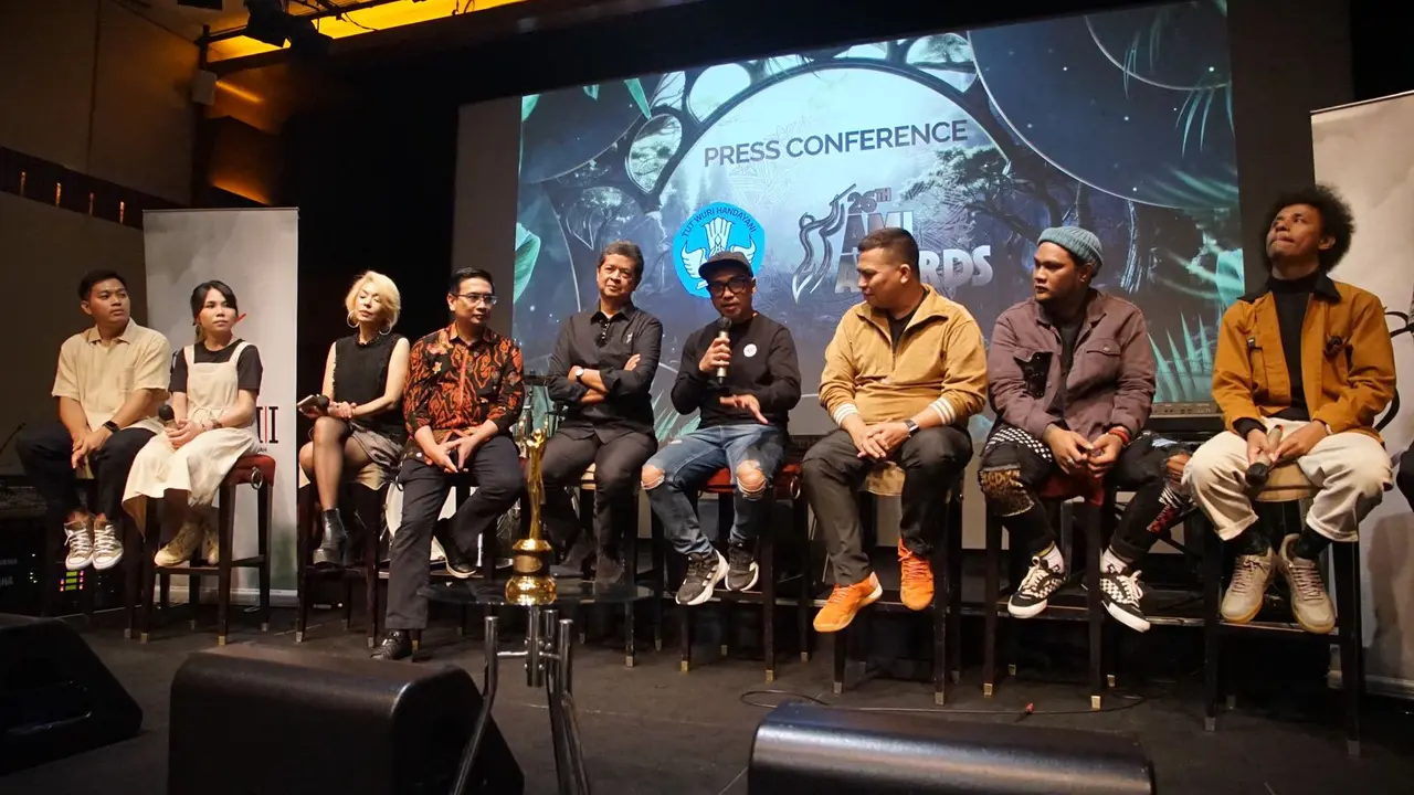 Menurut Direktur Jenderal Kebudayaan Kemendikbudristek Hilmar Farid, kreativitas musisi Indonesia menambah khazanah musik di Tanah Air dan mengedukasi masyarakat tentang rasa cinta pada karya seni bangsa sendiri.