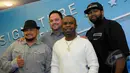Grup musik pria asal Amerika Serikat, All-4-One berpose bersama usai konferensi pers In Between Days di Hotel Sultan, Jakarta, Jumat (10/4/2015). (Liputan6.com/Faisal R Syam)