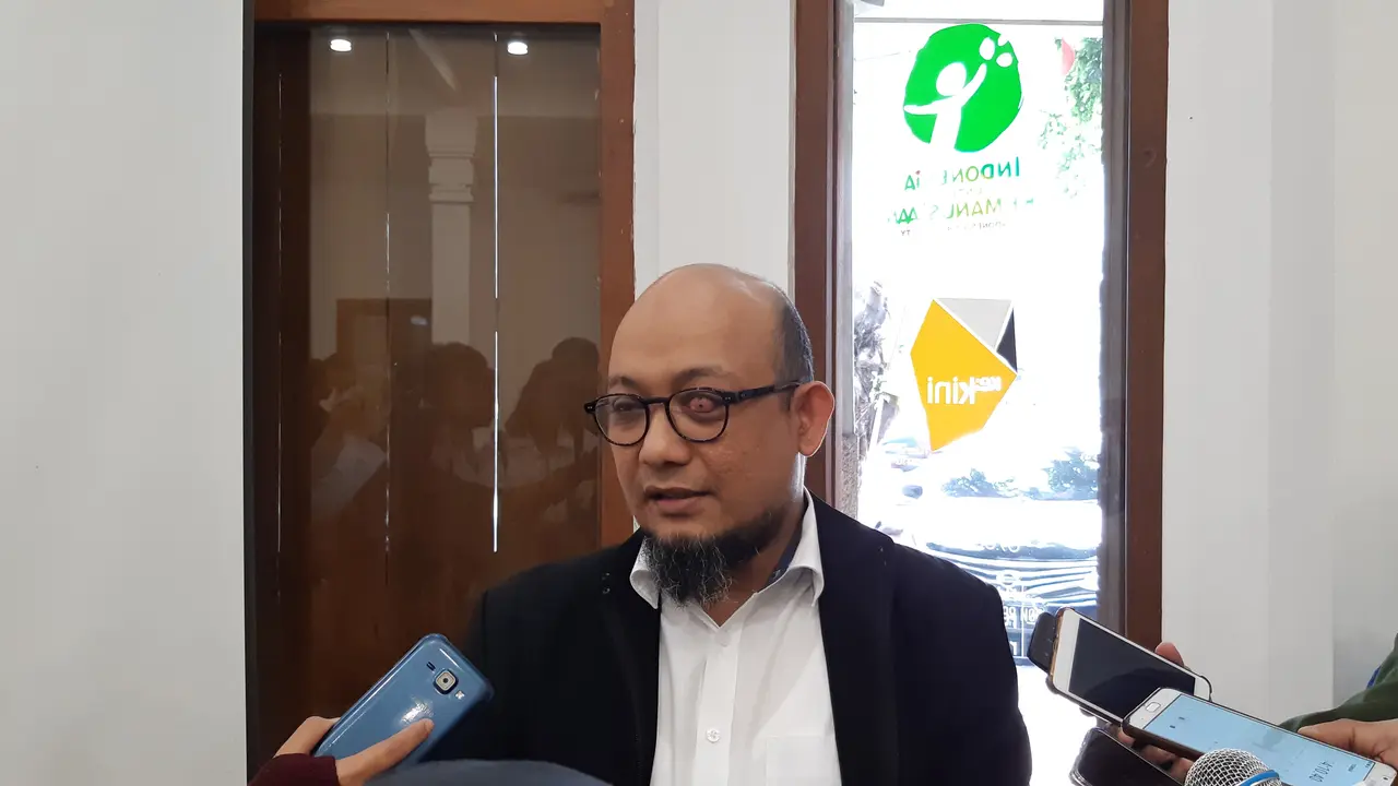 Novel Baswedan Saat Diwawancarai Sejumlah Wartawan. (Foto: Liputan6.com/Fachrur Rozie)