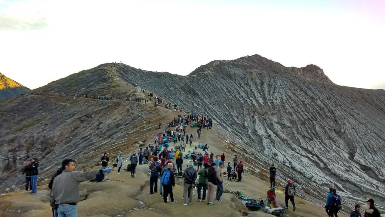 Puncak kawah Gunung Ijen (Istimewa)