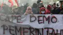 Mahasiswa dari berbagai elemen dan kampus berunjuk rasa di kawasan Patung Kuda Jalan Medan Merdeka Barat, Jakarta, Selasa (10/11/2020). Mahasiswa menuntut pencabutan pengesahan Omnibus Law UU Cipta Kerja melalui Perppu. (Liputan6.com/Helmi Fithriansyah)