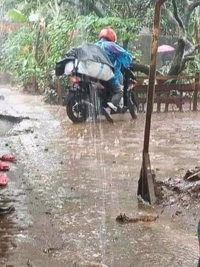 6 Potret Kurir Lagi Apes Saat Antar Paket Ini Kasihan