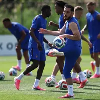 Laporan dari Amerika Serikat: Semprotan Air Mendadak Menyala Saat Latihan Timnas Prancis, Wartawan Panik Berhamburan