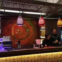 Ingin mencicipi minum jamu ala kafe? Datang saja ke Sentra Jamu Indonesia. (Bintang.com/Gadis Abdul)