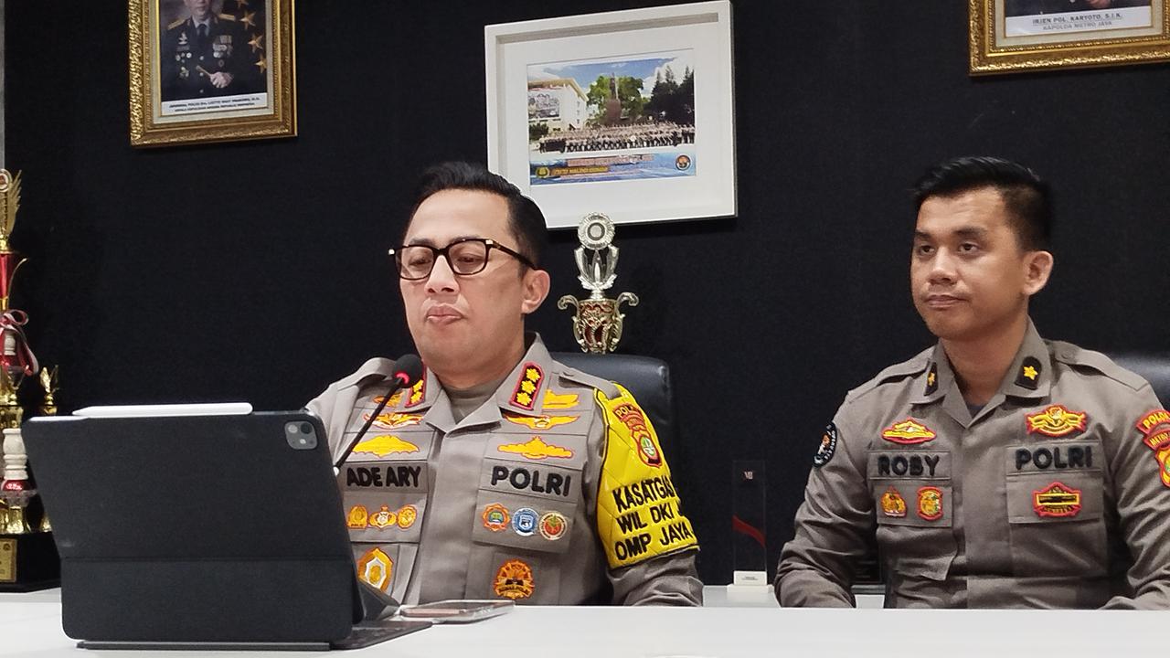 Kabid Humas Polda Metro Jaya Kombes Pol Ade Ary Syam Indradi mengungkap fakta baru kasus judi online yang menyeret oknum pegawai Komdigi.