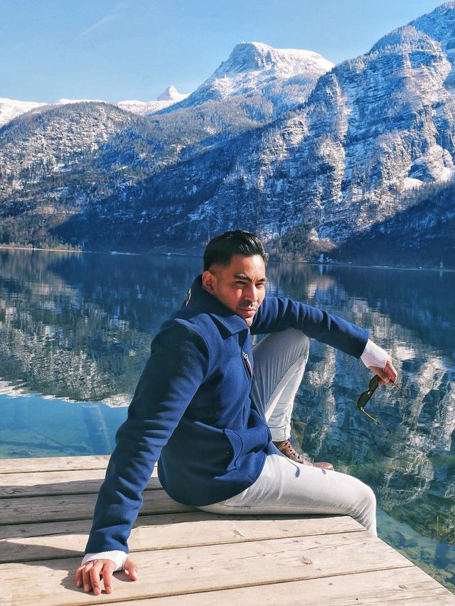 Robby Purba liburan di Austria dan Swiss, pertama kali lihat hujan salju (Foto: Instagram robbypurba)
