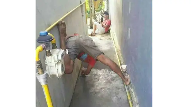 Kocaknya 10 Aksi Receh Pekerja Bangunan Ini Bikin Ketawa Geli