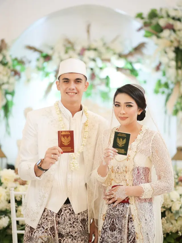 6 Potret Nadeo Argawinata, Kiper Timnas Indonesia dan Sang Istri yang Jarang Tersorot
