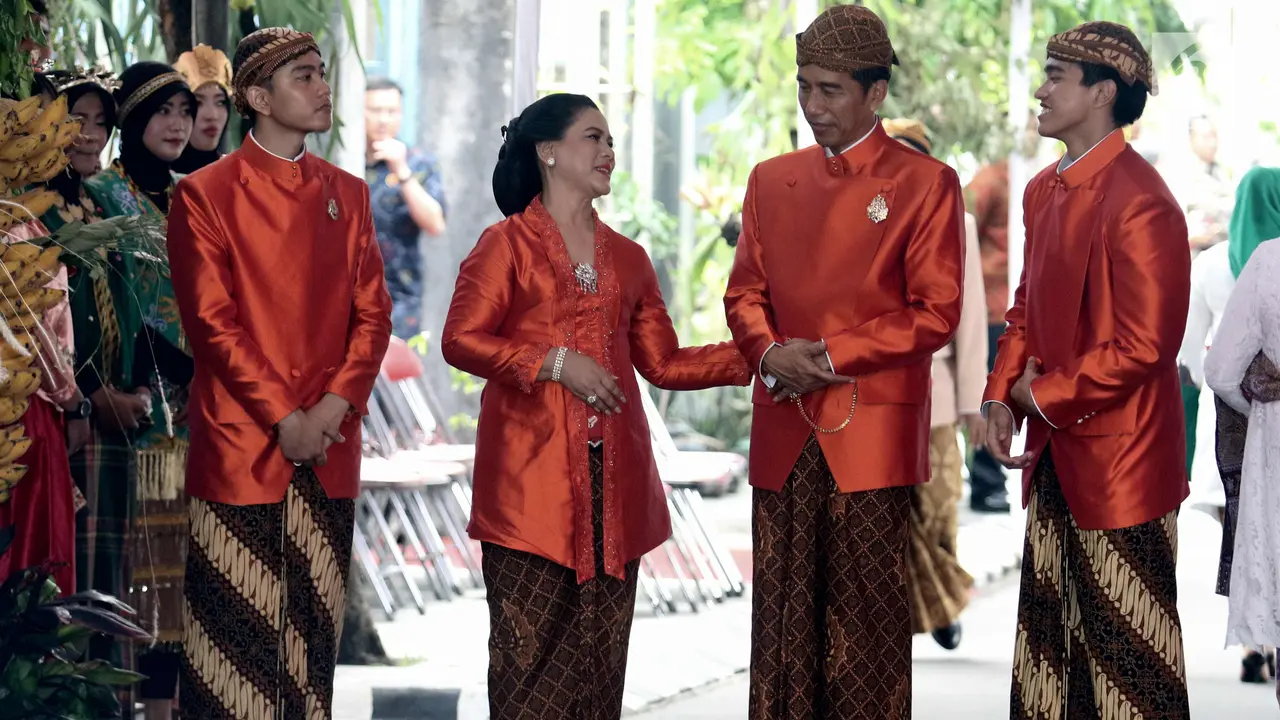 Jokowi Salami Tamu yang Pulang