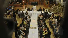 Umat Kristiani melakukan Perjamuan Kudus di Gereja Protestan di Indonesia bagian Barat (GPIB) Effatha, Jakarta, Jumat (3/4). Prosesi Perjamuan Kudus ini dilakukan pada Jumat Agung dan untuk memperingati kematian Yesus Kristus. (Liputan6.com/Johan Tallo)