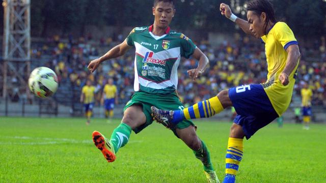 Gresik United vs Mitra Kukar