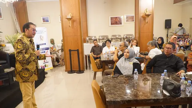 Denny JA membuka diskusi tasawuf pada acara 1.000 Hari wafatnya guru komunitas Maiya, Buya Syaikh Muh. Nursamad Kamba