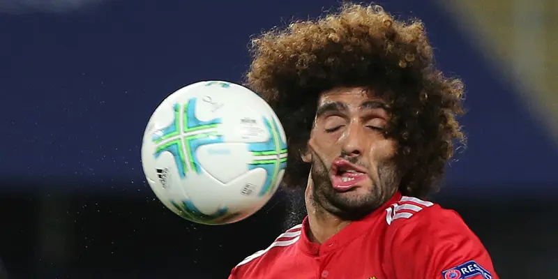  Mimik Fellaini Saat Wajahnya Dihajar Bola Jadi Viral 